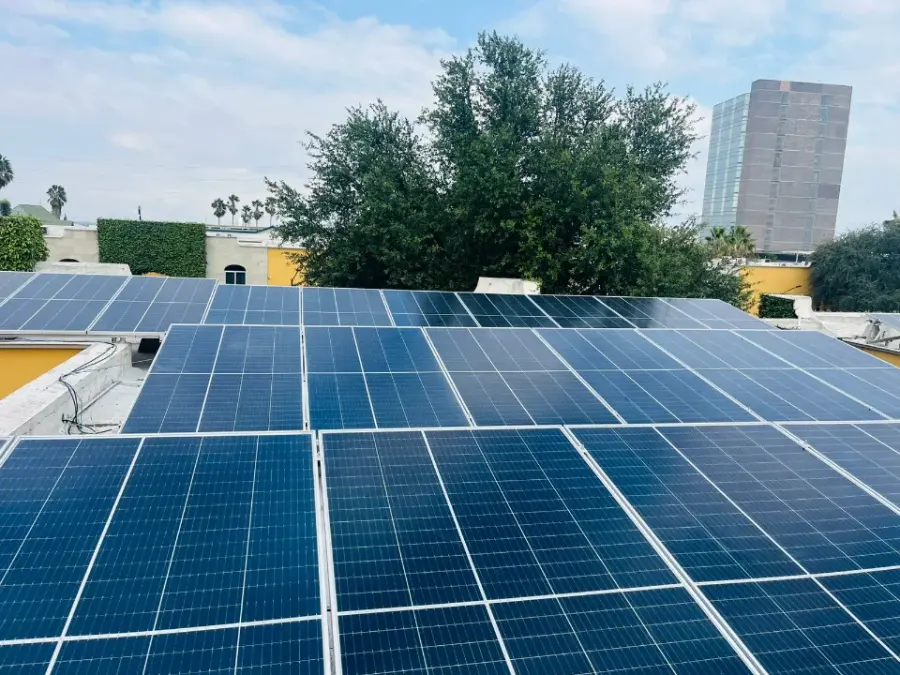 Sistema solar en azotea de hotel en Saltillo, proyecto de CERTA Electric